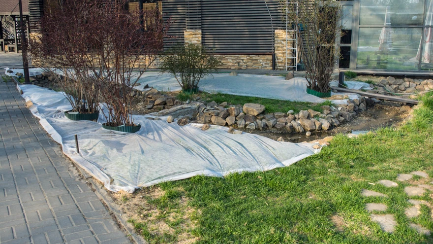 Maakütte kontuuri kohale jääv pind peab jääma haljasalaks, millelt talvel lund ära ei lükata.