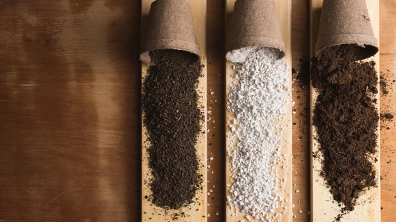 Vermikompost, perliit, turvas.